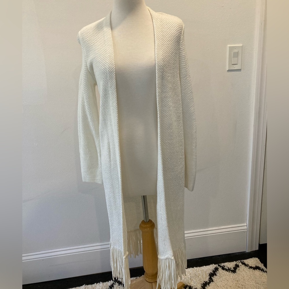 Chico’s Duster Sweater White Size 0 Fringe at bottom. NWOT
